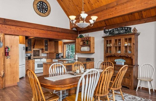 Peshastin House | Waterfront Escape | 6BR Sleeps 10 w/Hot Tub, Pets Welcome