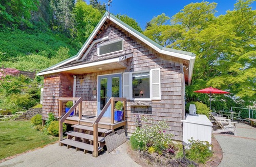 Camano Island Cabin | Waterfront Gem w/2 Patios on Camano Island