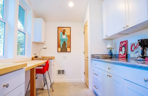 Olga House | Waterfront Home, Private Beach: the Spacious & Contemporary Madrona House