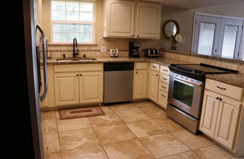 Chandler House | Waterfront Home! Relax & Enjoy the Serenity of Lake Palestine.