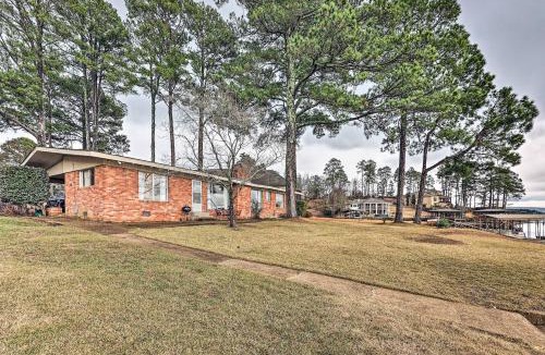 Lakeland House | Waterfront Home w/Dock < 3 Mi to Oaklawn Racing!