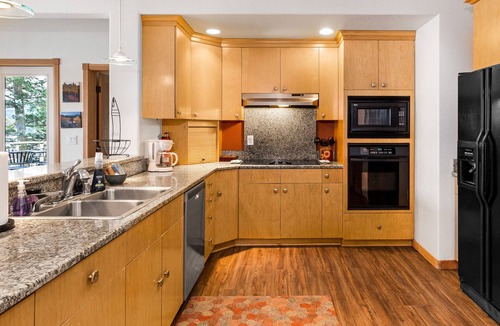 Friday Harbor House | Waterfront! Hot Tub! - (Stonecliff)
