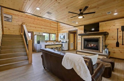 Golden House | Waterfront: Hot tub, pool table, river, fishing