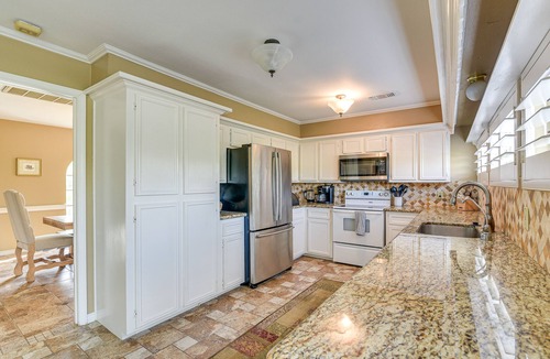 Nassau Bay House | Waterfront Houston Home: 1 Mi to Space Center!