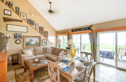 Elwood House | Waterfront Johnson Lake Getaway w/Fire Pit!