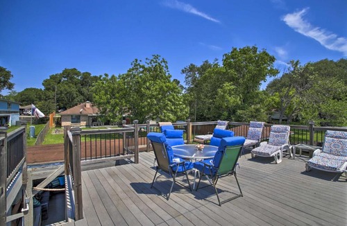 French Quarter House | Waterfront Lake Home w/Deck - New Renovations!