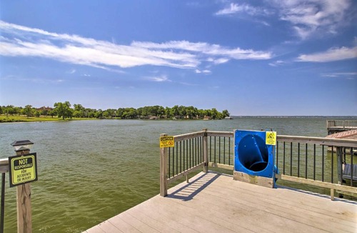 French Quarter House | Waterfront Lake Home w/Deck - New Renovations!