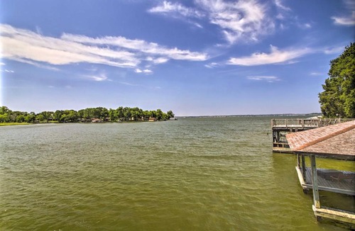 French Quarter House | Waterfront Lake Home w/Deck - New Renovations!