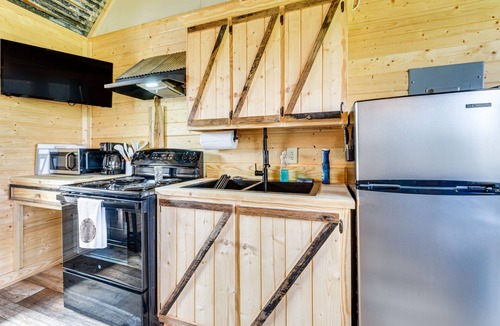 Marksville Apartment | Waterfront Marksville Studio w/Dock!
