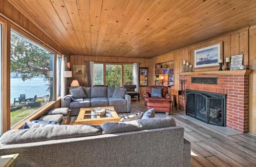 Olympia House | Waterfront Famous Sporting Event Home with Private Beach and Kayaks!