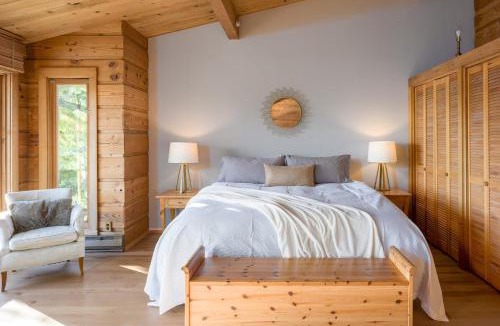 Eastsound House | Waterfront Privacy, Hot Tub, Mooring, Gated Estate
