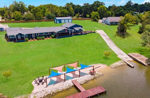 Barrett House | Waterfront Private beach, Boat launch & Dock on San Jacinto River