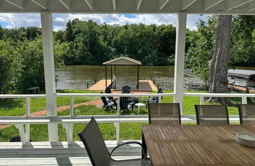 Algonquin House | Waterfront Private Dock Two Suites