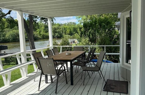 Algonquin House | Waterfront Private Dock Two Suites
