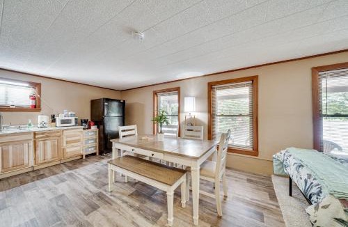 Fort Towson Apartment | Waterfront Retreat on Raymond Gary State Lake