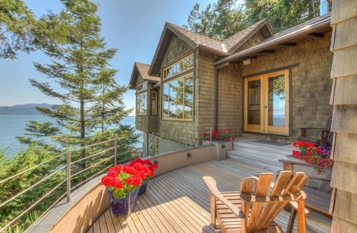 Olga House | Waterfront *Spectacular Million Dollar Views* Seacliff Cottage