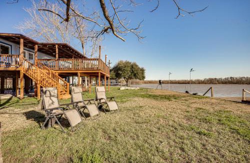 Trinity House | Waterfront Trinity Vacation Rental w/Hot Tub!