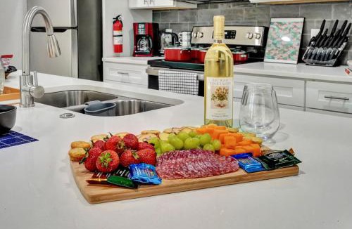 Waxahachie House | Waxahachie Walkup Backyard Oasis 1 Mi to DWTN Professionally Managed By Stay Albatross