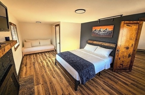 Grand Lake Hotel | Wedding-Approved Private Hotel in Downtown Grand Lake. Walk to Everything.