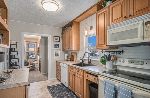 Madison House | Welcome DSU, Aviation Students & Madison Families! Cute, Clean & Well Stocked!