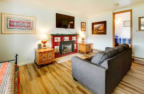 Torrington House | Welcome Families & Pets, walk to town, Torrrington, WY retreat