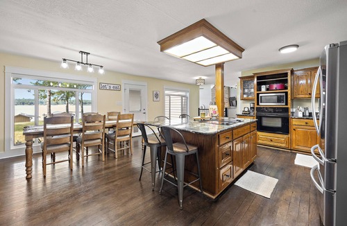 Nacogdoches House | Welcome to Lake Daze, your ultimate lakefront getaway on Lake Nacogdoches!