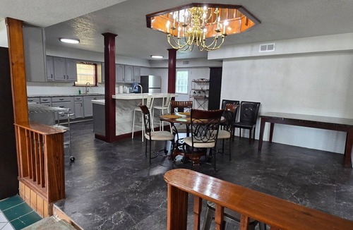 Coleman House | Welcome to our 1890 Victorian Mansion Spacious 8-bedroom house in lovely Coleman
