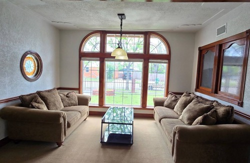 Coleman House | Welcome to our 1890 Victorian Mansion Spacious 8-bedroom house in lovely Coleman