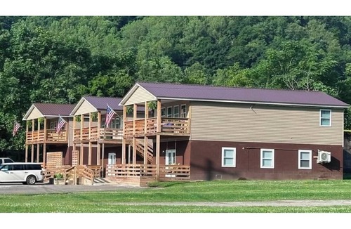 Mount Gay House | Welcome to Ruby Jane’s. Our 5 bedroom/6 bed/3 full bath home at Evelyn’s Estates