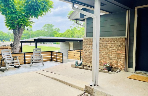 West Arlington House | Welcoming all traveling professionals - 30 day stays