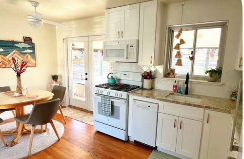 Barths House | Welcoming Pet friendly 2-bedroom house in charming Wheat Ridge
