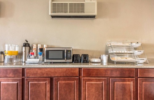 West Memphis Hotel | Welcoming Stay for Budget Travelers | Right off Interstate-40, Free Parking