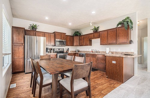 Millard House | West Omaha 3-bedroom townhome in quiet suburb; Near Millard, Gretna, & Elkhorn