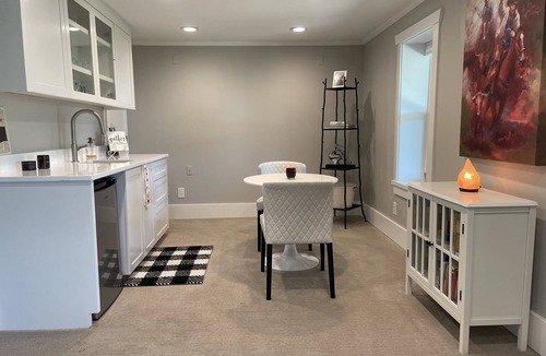 Genesee Villa | WEST SEATTLE Daylight Basement Villa~easy Seattle access for games & concerts