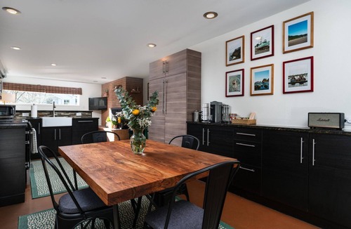 Seaview Apartment | West Seattle Hideaway - Private Entry ADU