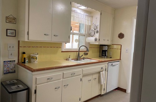 Fairmount Park House | West Seattle Walkers Paradise 2br Private Home w/Off-Street Parking