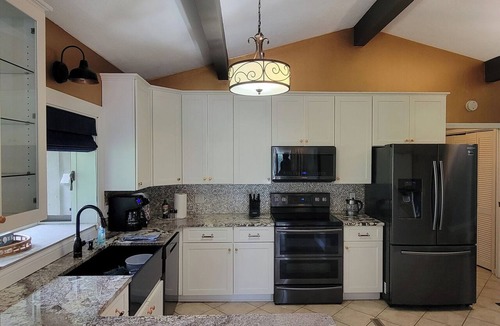 Sioux Falls House | West Sioux Falls Retreat - private 3-bedroom acreage with heated pool
