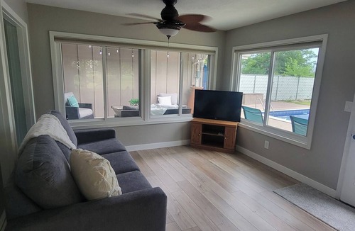 Sioux Falls House | West Sioux Falls Retreat - private 3-bedroom acreage with heated pool
