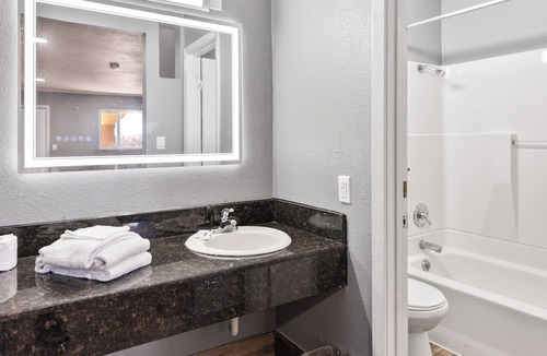 Cleburne House | Western Inn by Capital O Cleburne TX