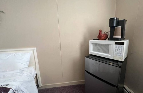 Bonesteel Hotel | Whetstone Bay Lodge Room 2 - Sleeps 4
