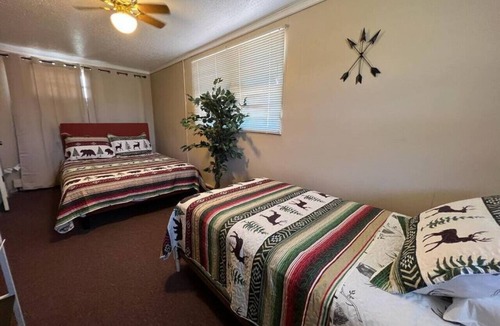 Bonesteel Hotel | Whetstone Bay Lodge Room 7 - Sleeps 3