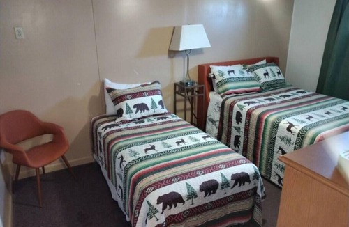 Bonesteel Hotel | Whetstone Bay Lodge Room 3 - Sleeps 3