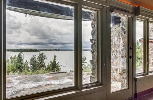 Fort Worth House | Whiskey Pines Lodge - Eagle Mountain Lake Luxury Lodge - A guest favorite!