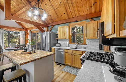 Rimrock Cabin | Whispering Pines Cabin