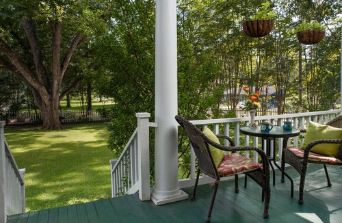 Jefferson Bed & Breakfast | White Oak Manor Bed & Breakfast