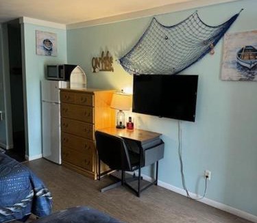 Centerville Hotel | White's Motel & Sports Lounge