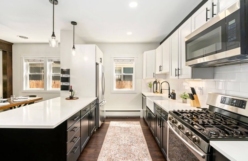 Windsor House | Windsor Farmhouse | Family Fun, Yard & Fireplace