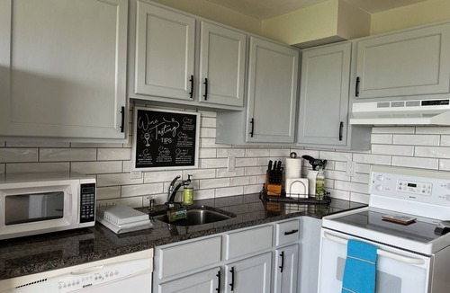 Kennewick House | Wine Country Getaway with Amazing Views