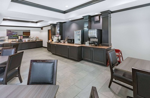 Aldine Hotel | Wingate by Wyndham Houston Bush Intercontinental Airport