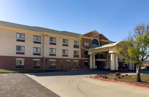 Lubbock Hotel | Wingate by Wyndham Lubbock TX South